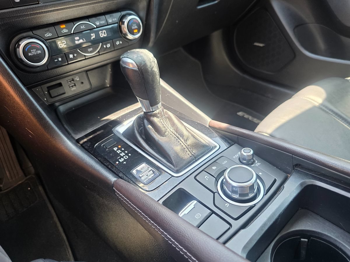 Used 2018 MAZDA MAZDA3 Touring FWD image 34