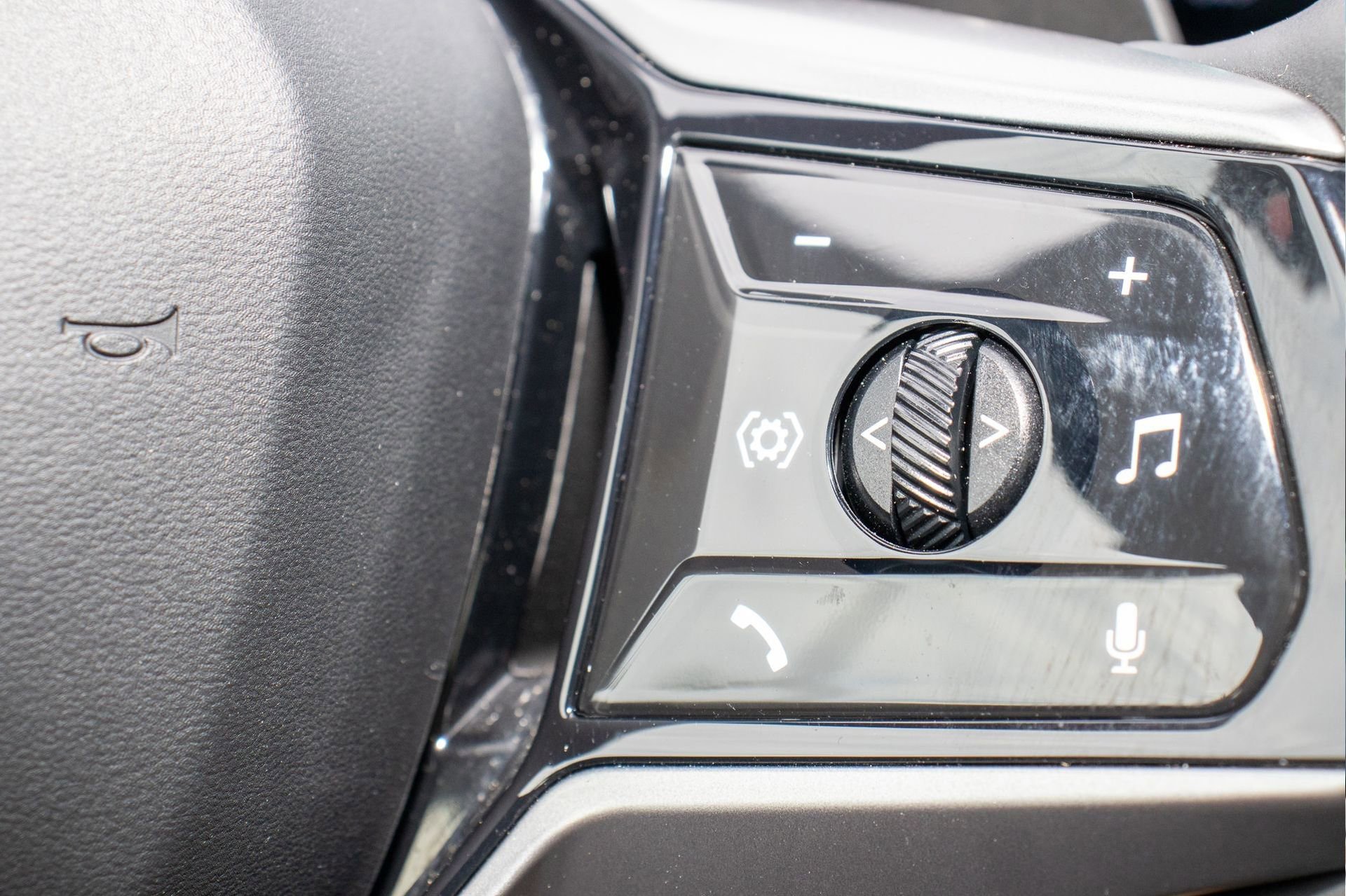 Used 2024 BMW 530i image 30