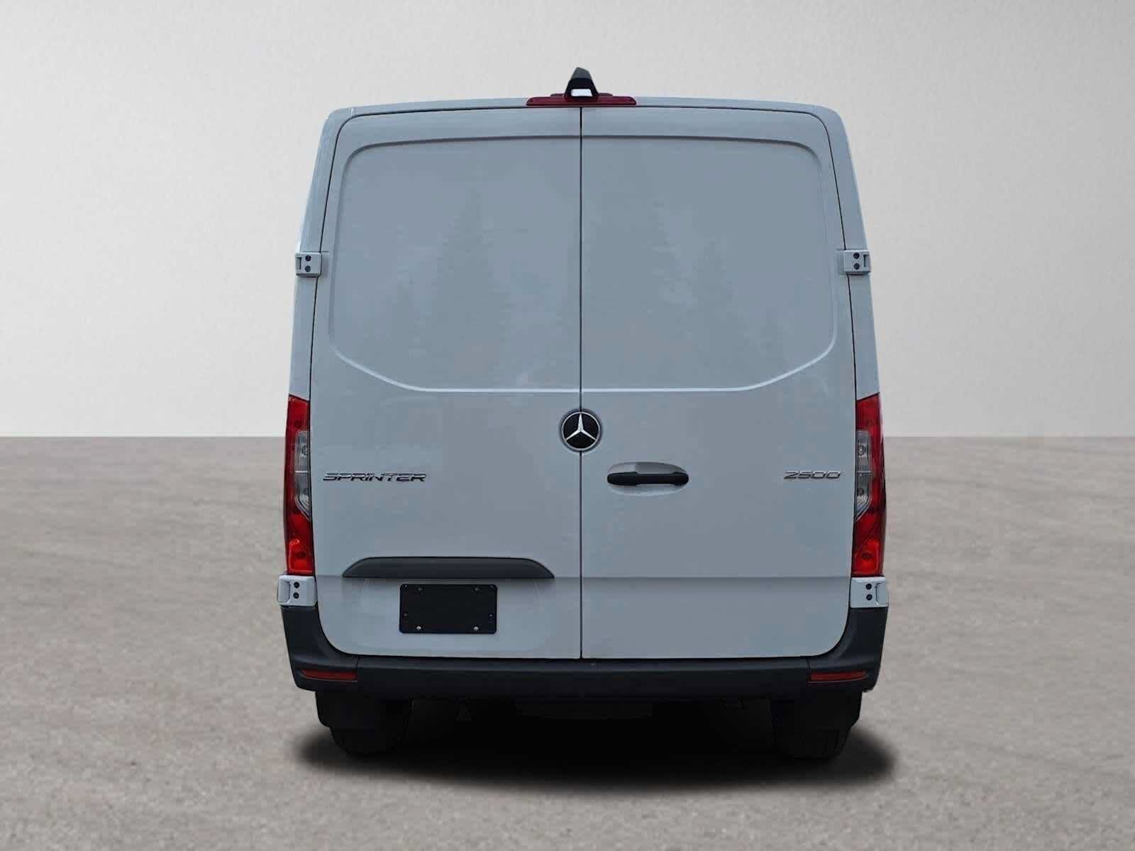 Used 2025 Mercedes-Benz Sprinter 2500 image 4