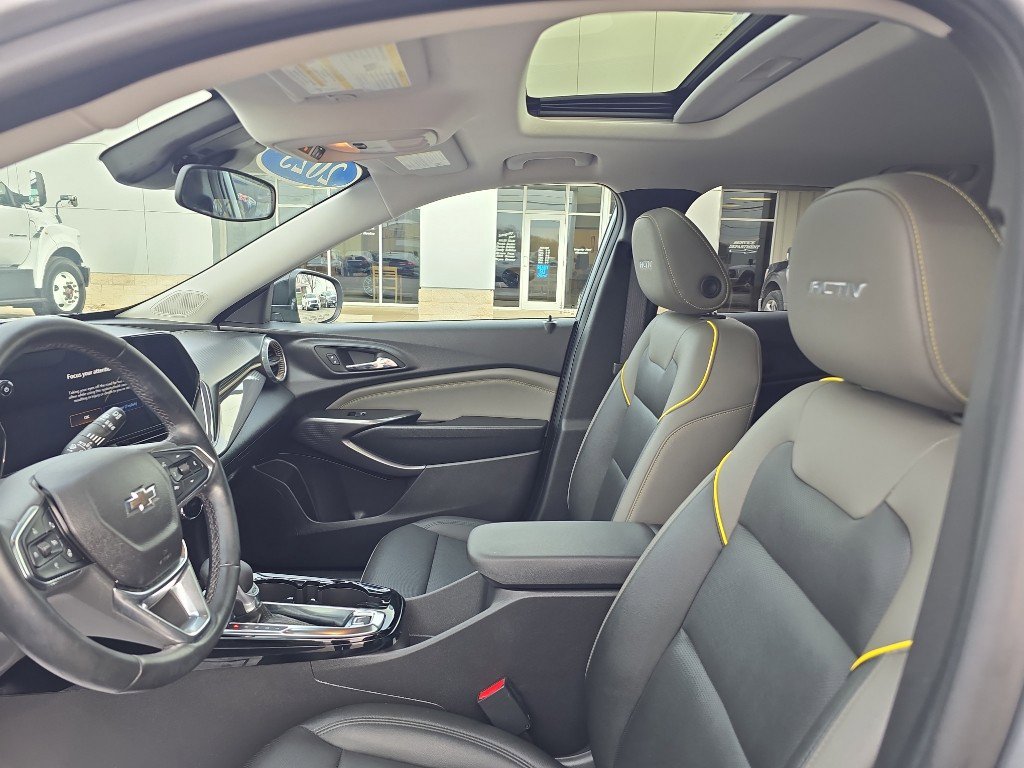 Used 2025 Chevrolet Trax ACTIV w/ Sunroof Package image 14