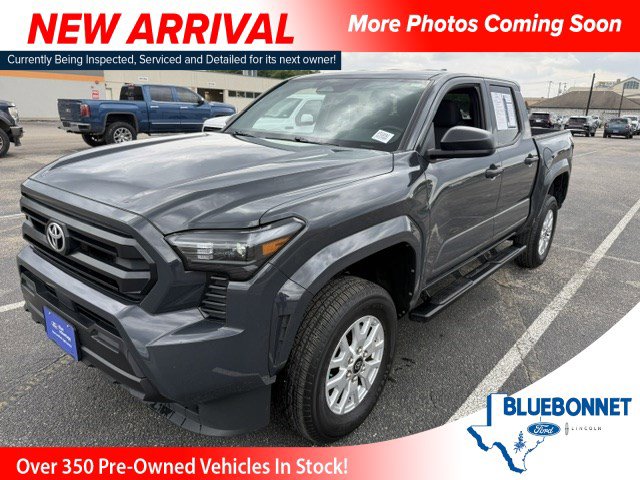 Used 2025 Toyota Tacoma SR image 1