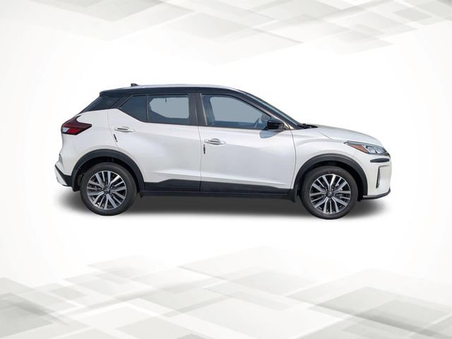 Used 2024 Nissan Kicks SV image 3