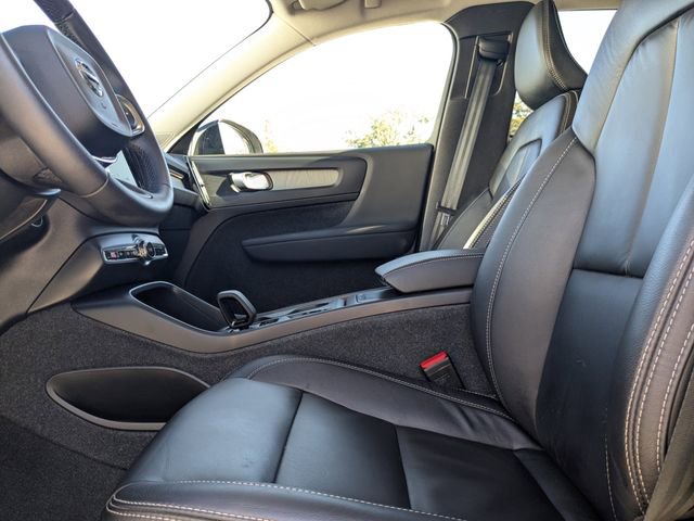 Certified 2024 Volvo XC40 B5 Core image 26