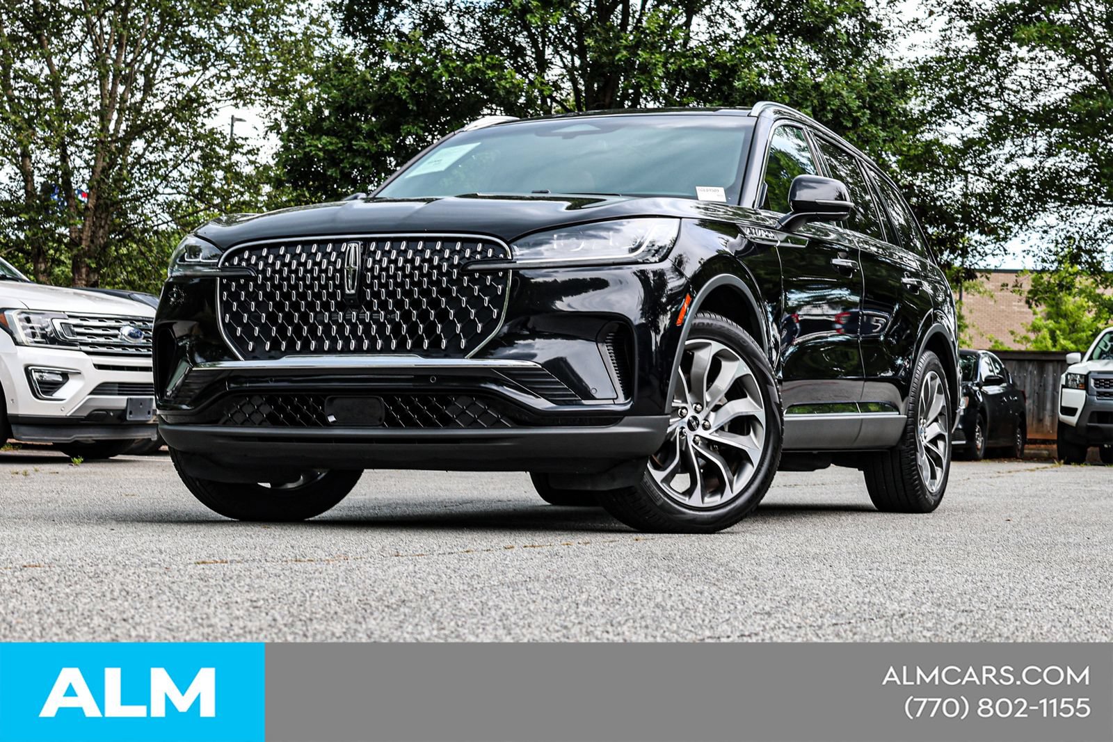 Used 2025 Lincoln Aviator Reserve AWD/4WD image 2