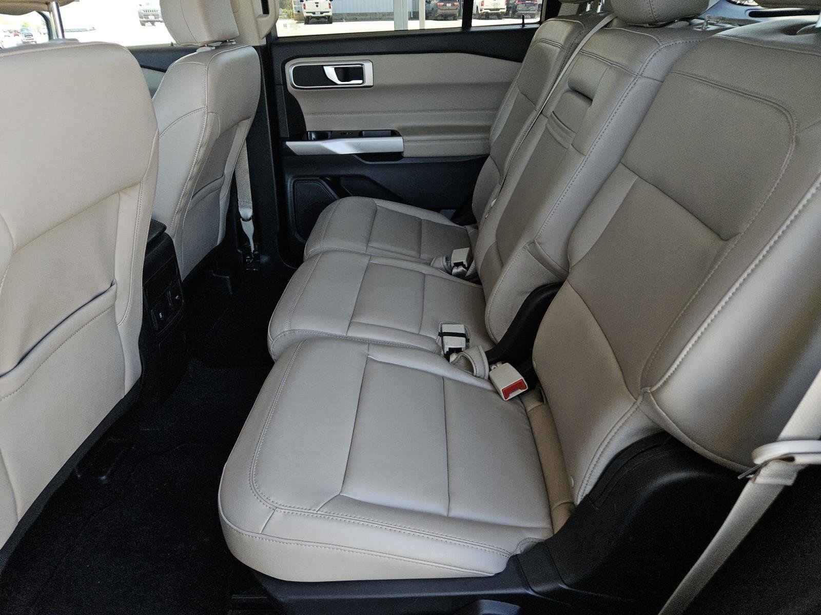Used 2023 Ford Explorer XLT w/ Equipment Group 202A image 27
