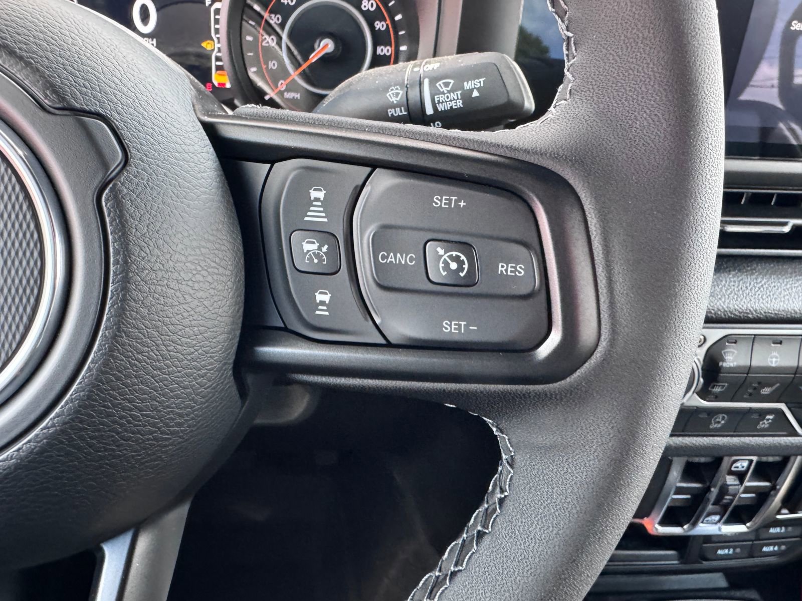 New 2025 Jeep Gladiator Sport image 15