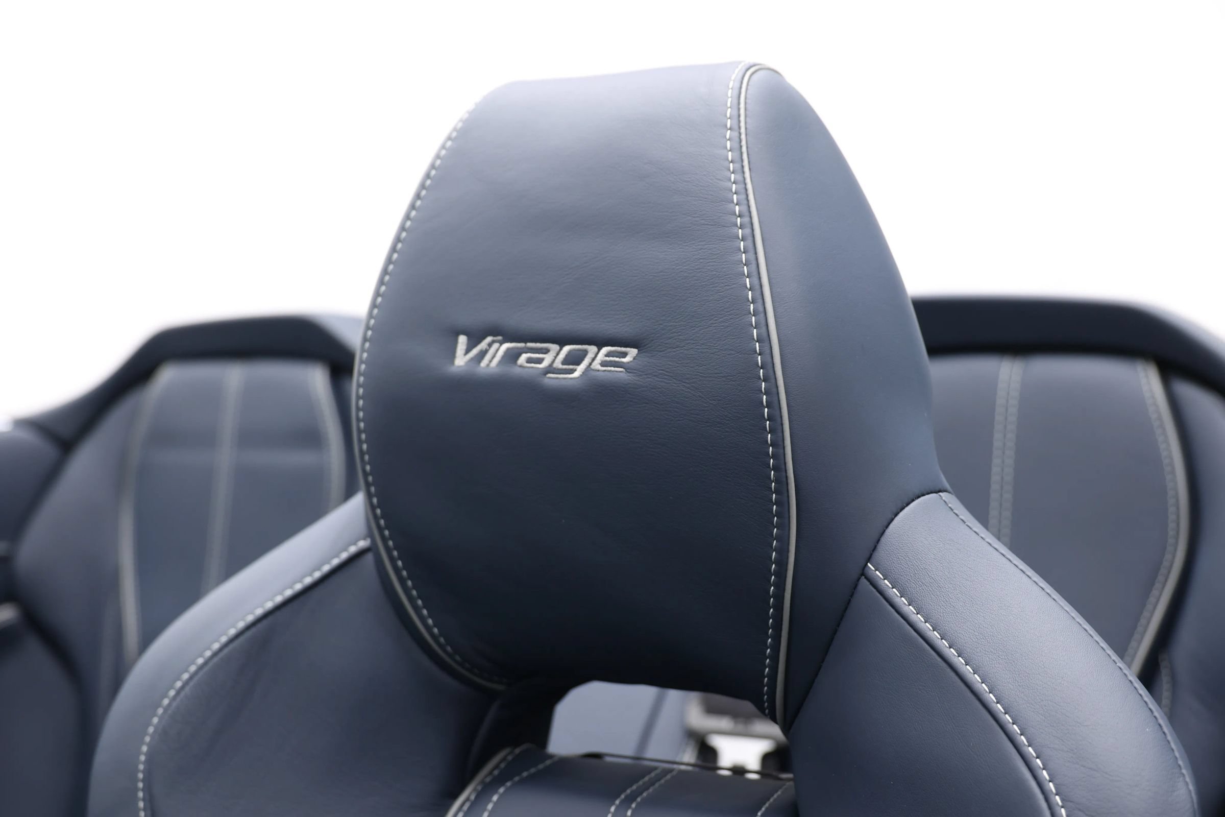 Used 2012 Aston Martin Virage Volante RWD image 17