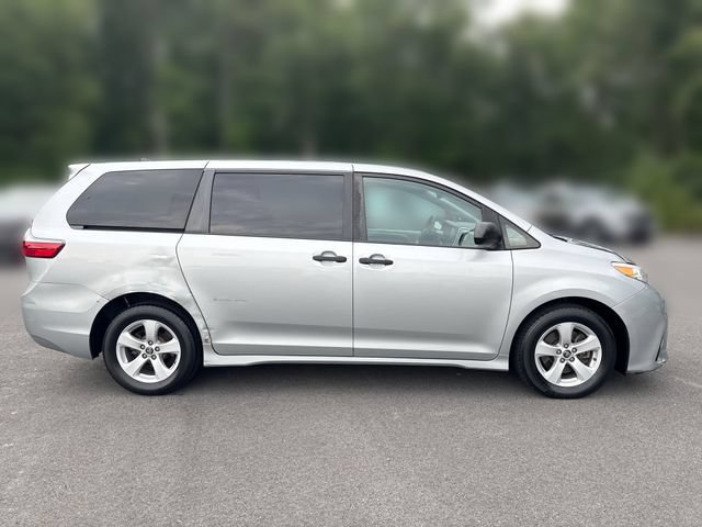 Used 2020 Toyota Sienna L FWD image 9