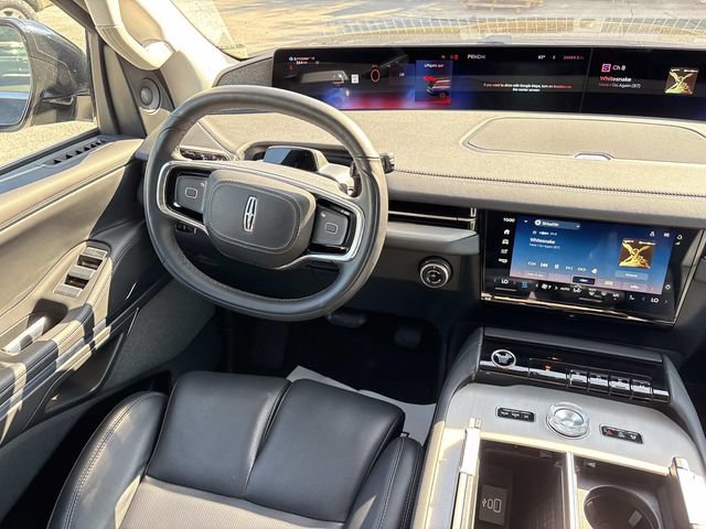 Certified 2025 Lincoln Navigator Reserve AWD/4WD image 14