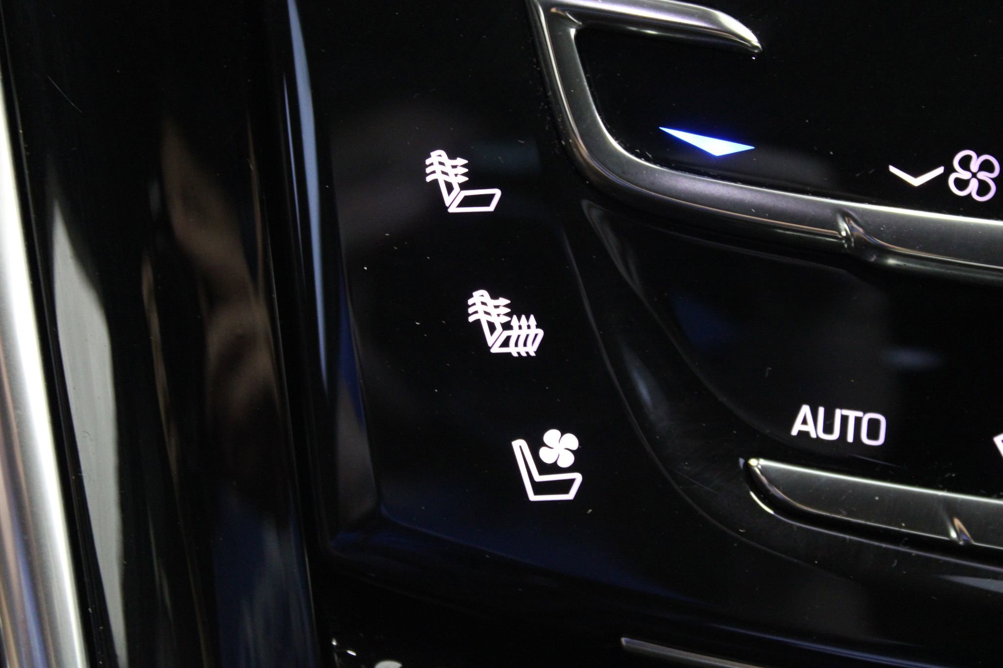 Used 2020 Cadillac Escalade ESV Platinum AWD/4WD image 42