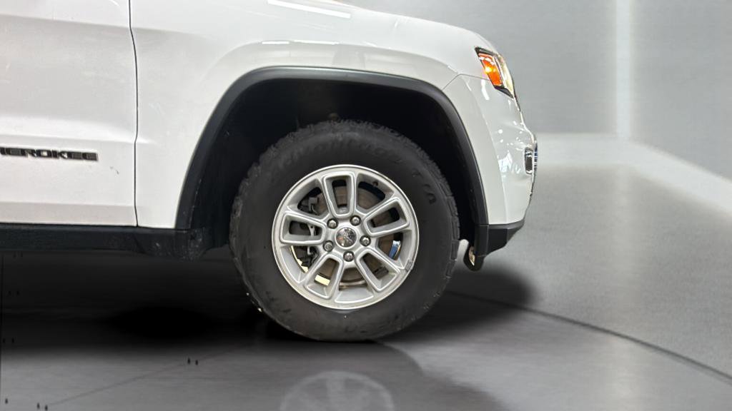 Used 2019 Jeep Grand Cherokee Laredo image 28