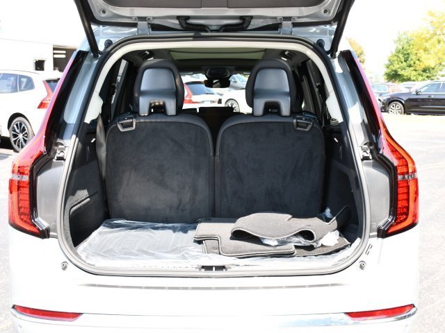 New 2026 Volvo XC90 B6 Plus w/ Protection Package Premier image 32