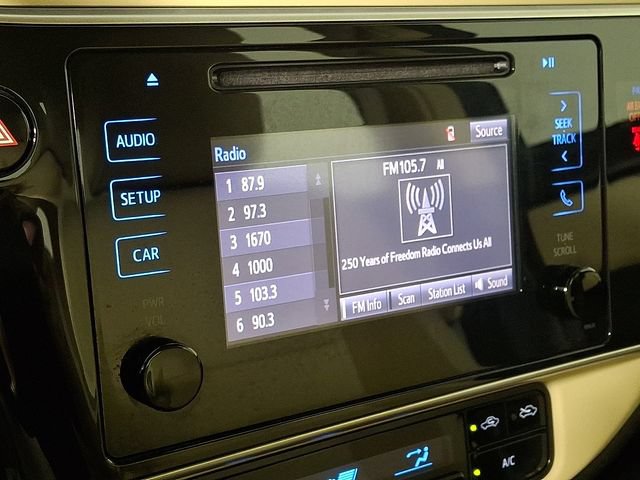 Used 2018 Toyota Corolla LE FWD image 3