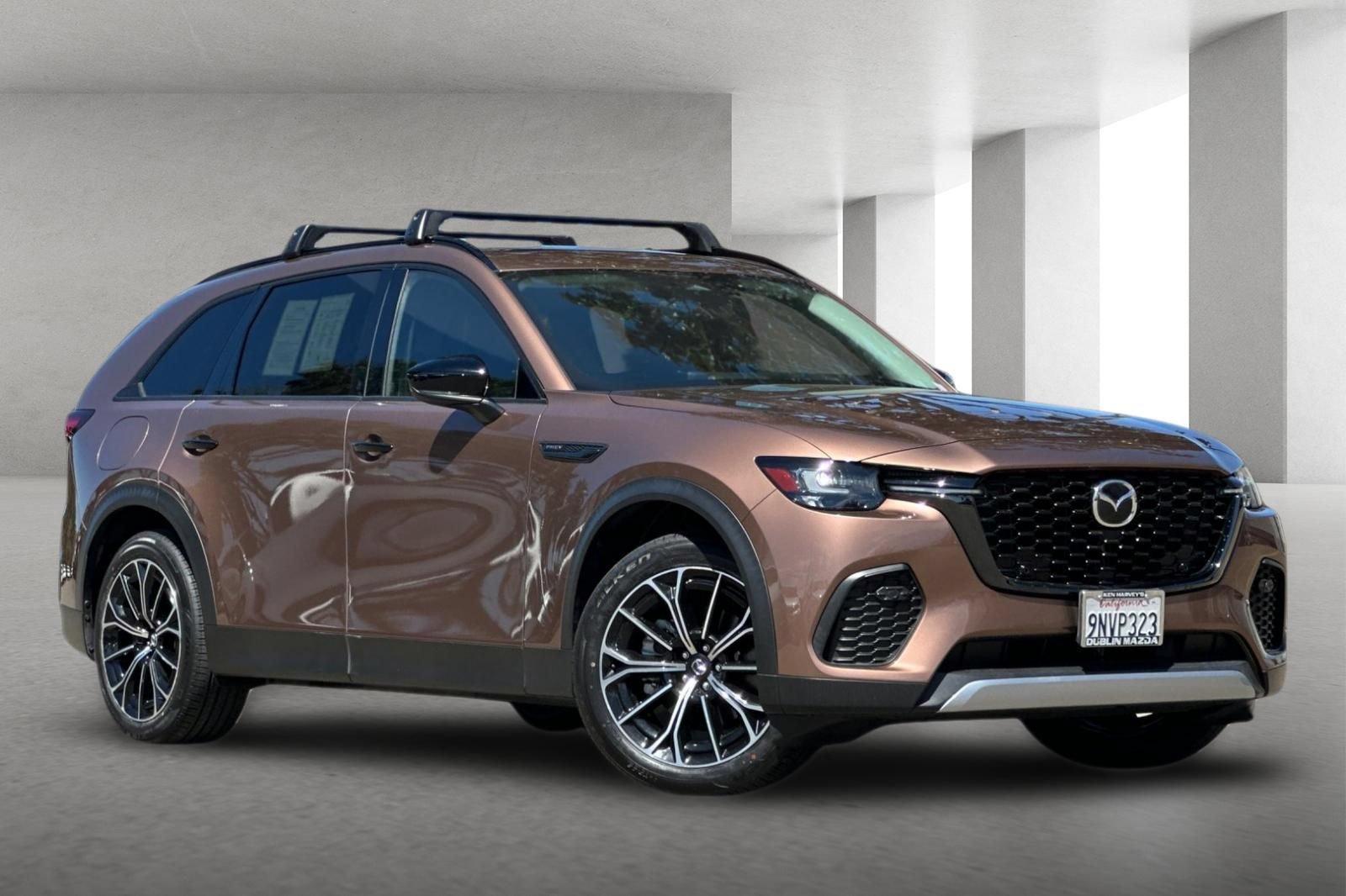 Certified 2025 MAZDA CX-70 Plug-In Hybrid w/ Premium Pkg AWD/4WD image 2