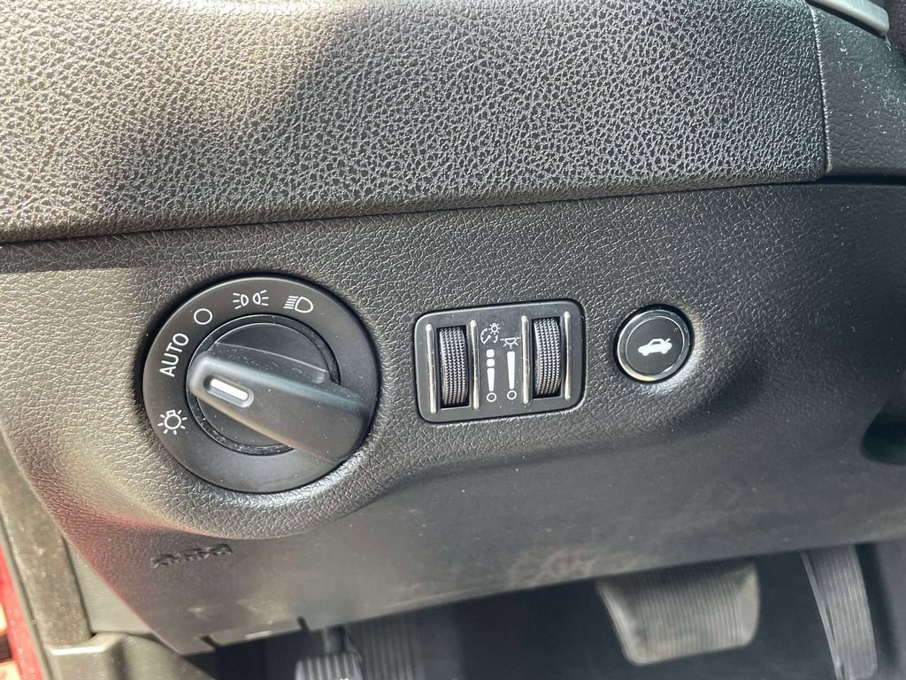 Used 2022 Dodge Charger SXT RWD image 18