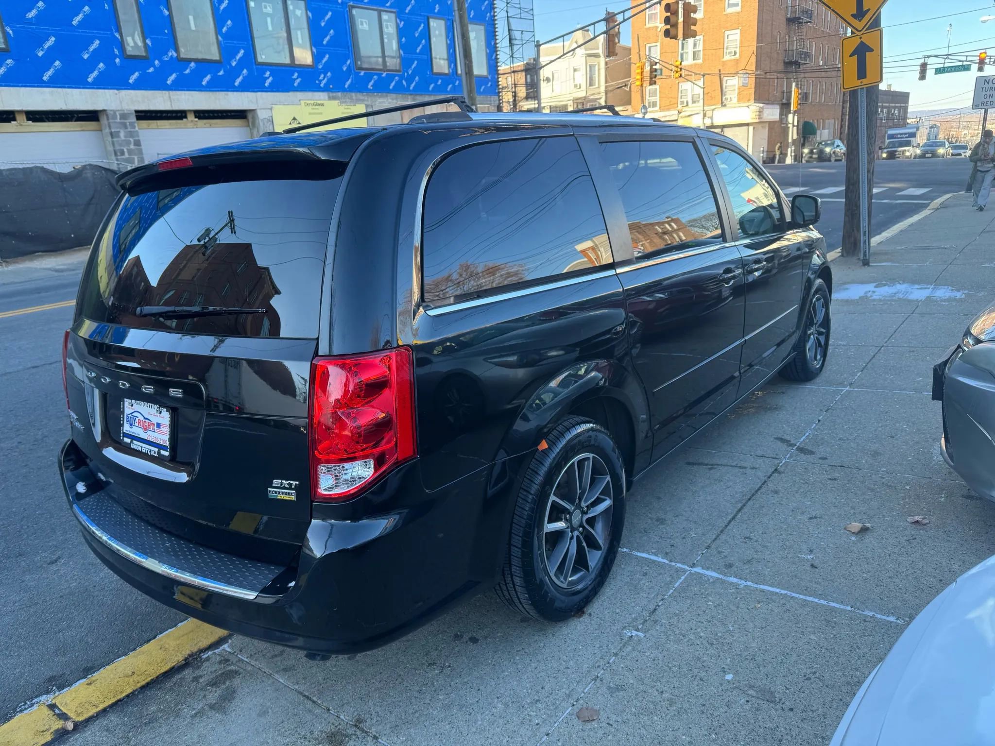 Used 2017 Dodge Grand Caravan SXT image 10