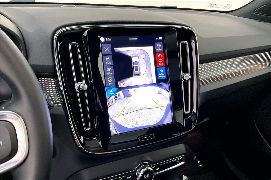 Certified 2025 Volvo XC40 B5 Plus image 31