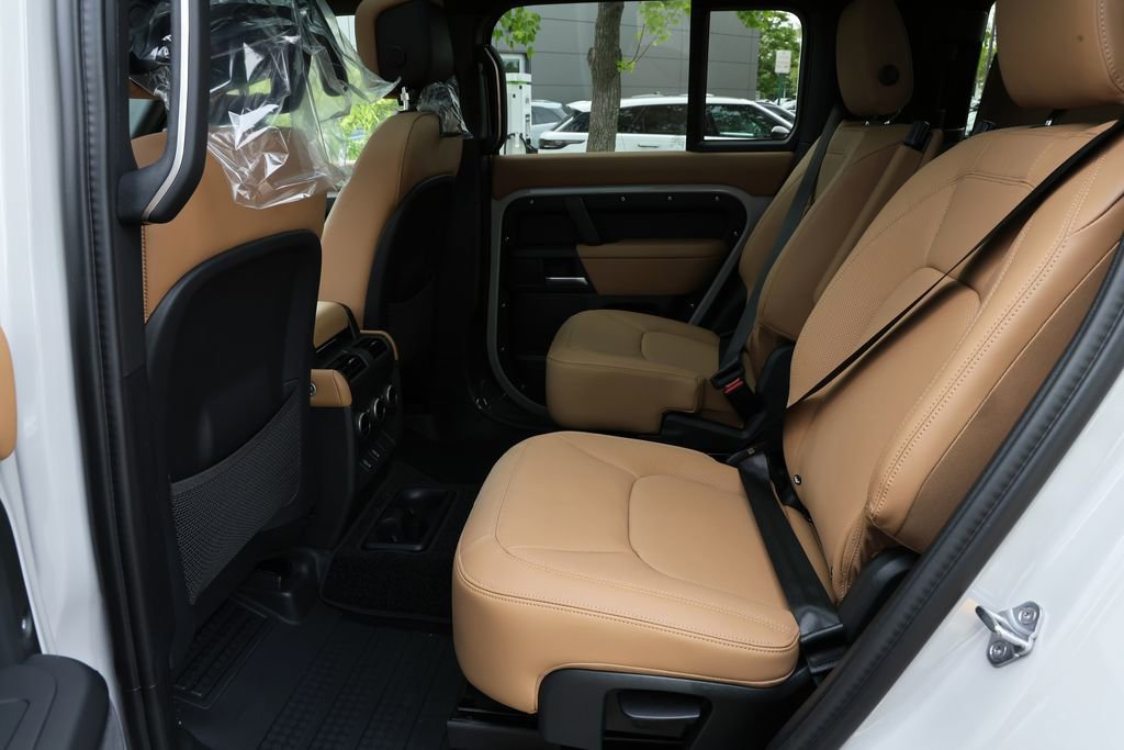 New 2026 Land Rover Defender 130 X-Dynamic SE AWD/4WD image 19