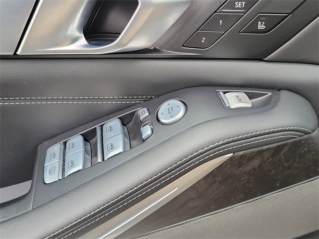 Used 2023 BMW X7 xDrive40i w/ Premium Package image 31