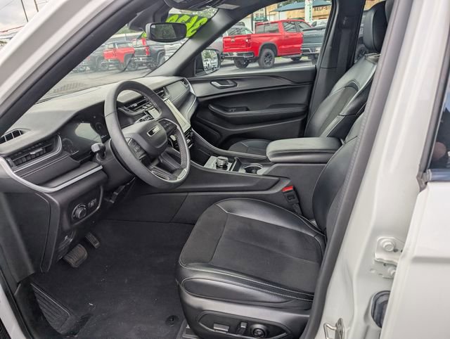 Used 2024 Jeep Grand Cherokee L Altitude AWD/4WD image 13