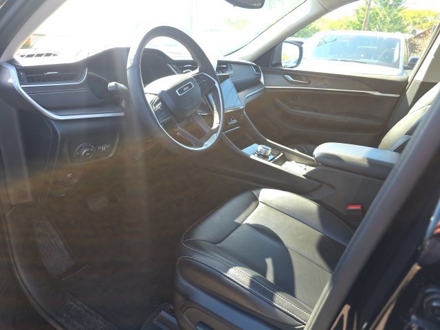 Used 2024 Jeep Grand Cherokee Limited AWD/4WD image 11
