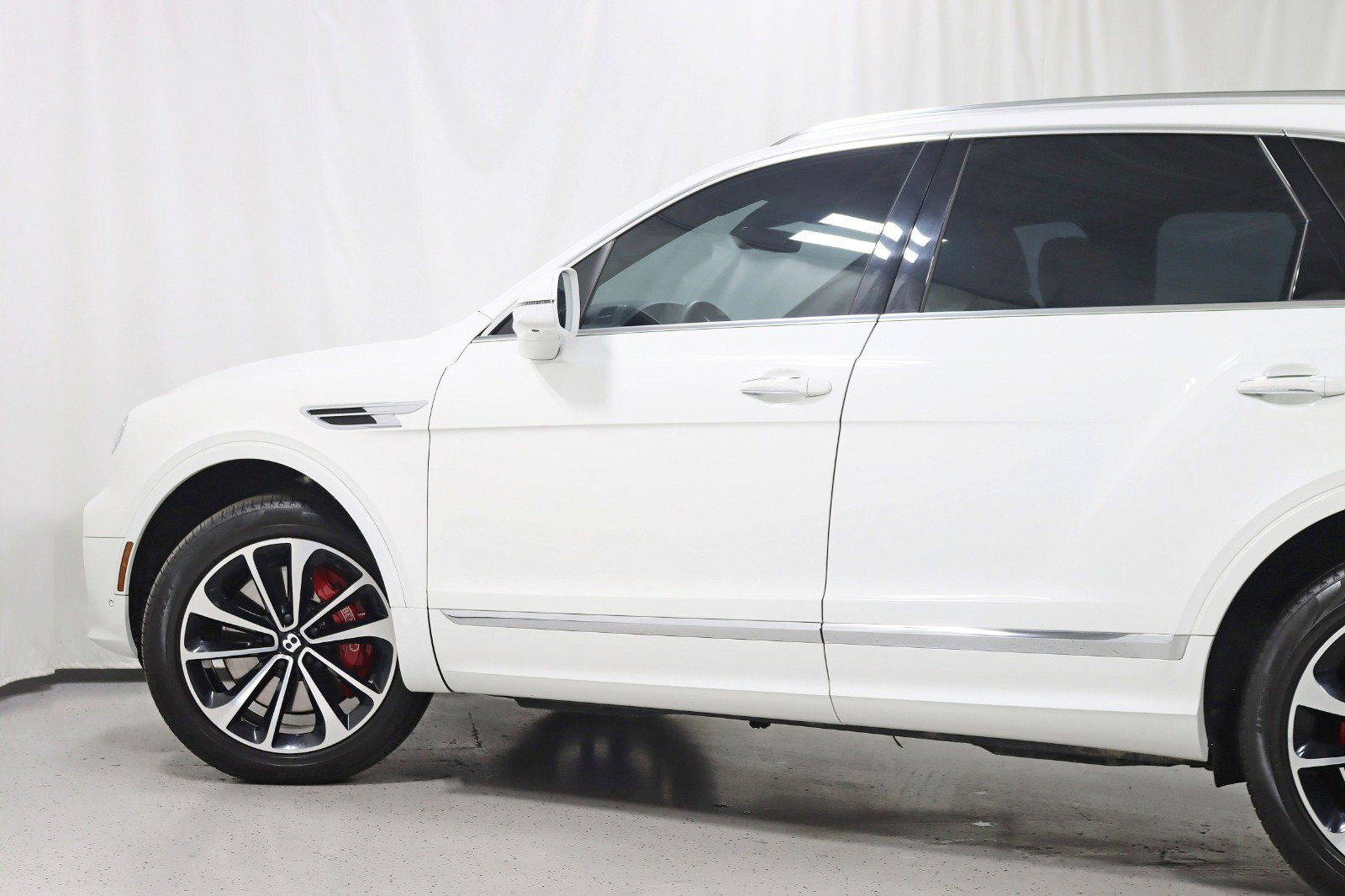 Used 2022 Bentley Bentayga image 12
