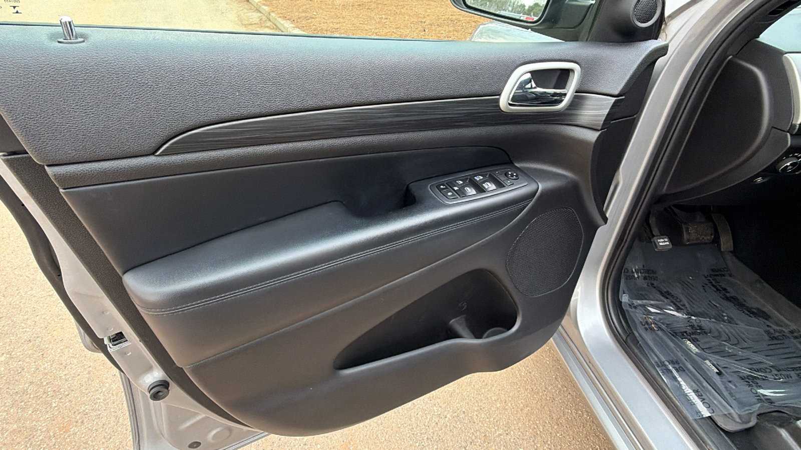 Used 2020 Jeep Grand Cherokee Altitude image 14