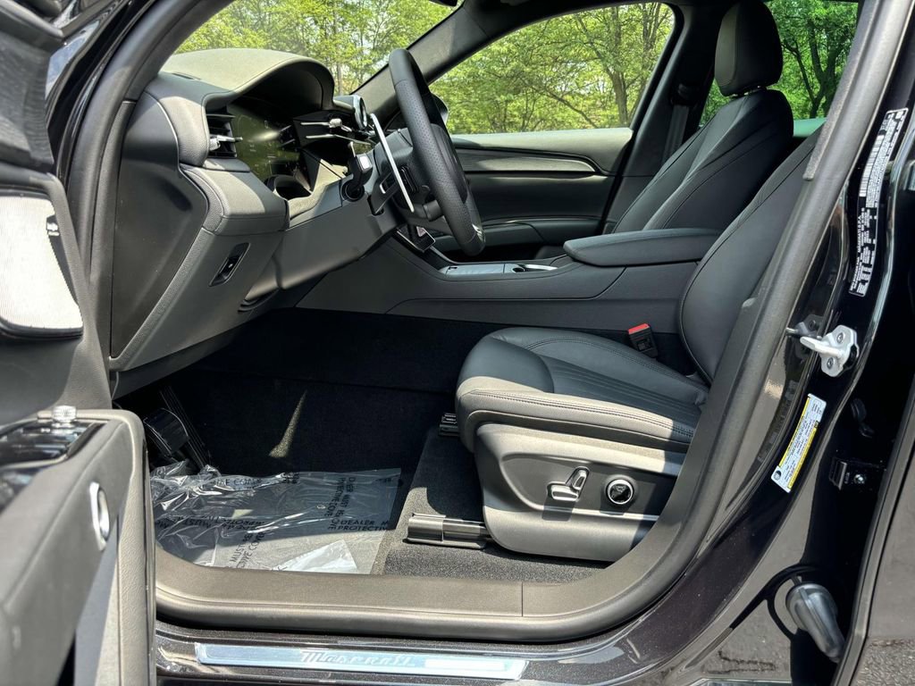 New 2024 Maserati Grecale GT image 24