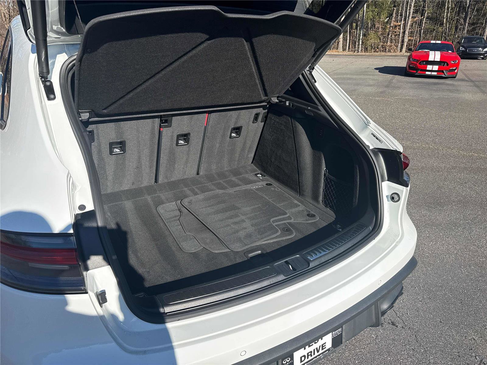 Used 2024 Porsche Macan w/ Premium Plus Package image 28