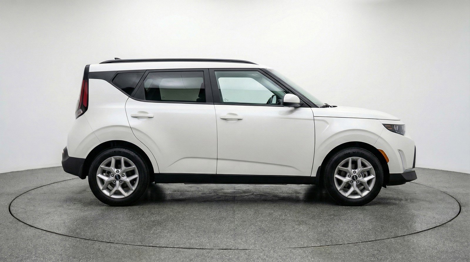 Used 2025 Kia Soul LX w/ LX Technology Package image 11