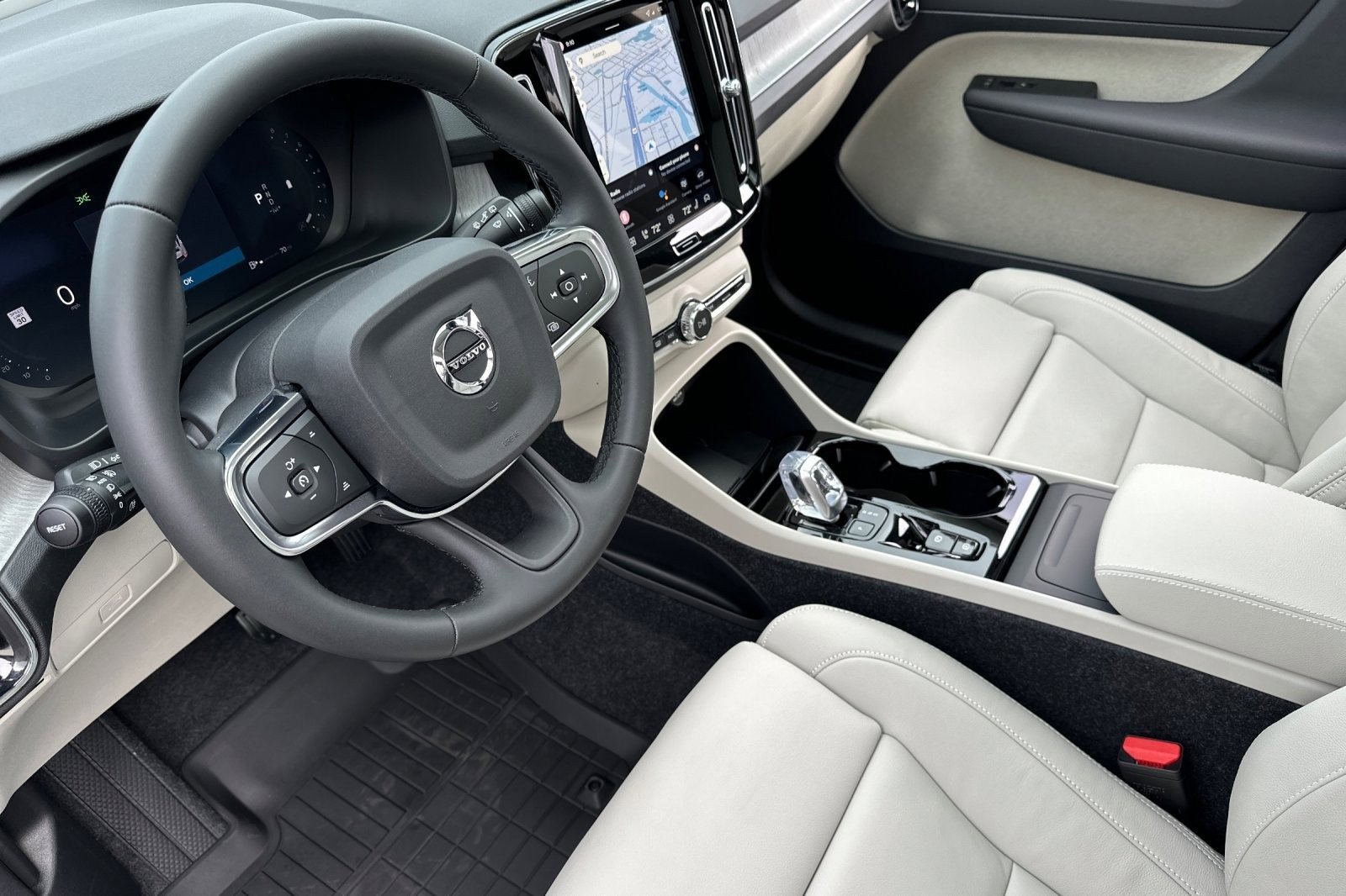 New 2026 Volvo XC40 B5 Ultra w/ Climate Package image 13