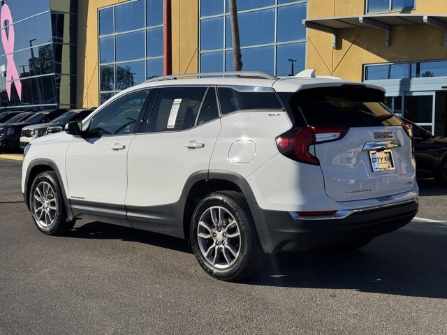 Used 2024 GMC Terrain SLT image 3