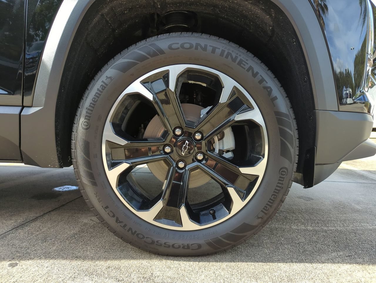 New 2027 Chevrolet Equinox LT w/ Safety and Technology Package FWD image 25