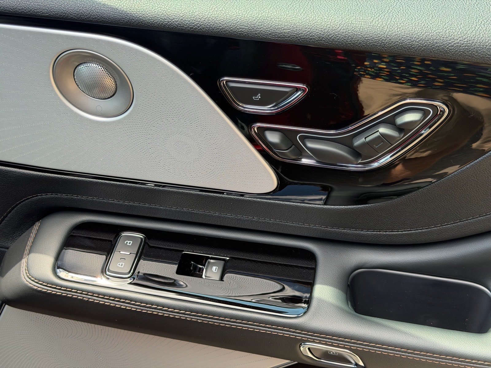New 2026 Lincoln Aviator Reserve AWD/4WD image 13