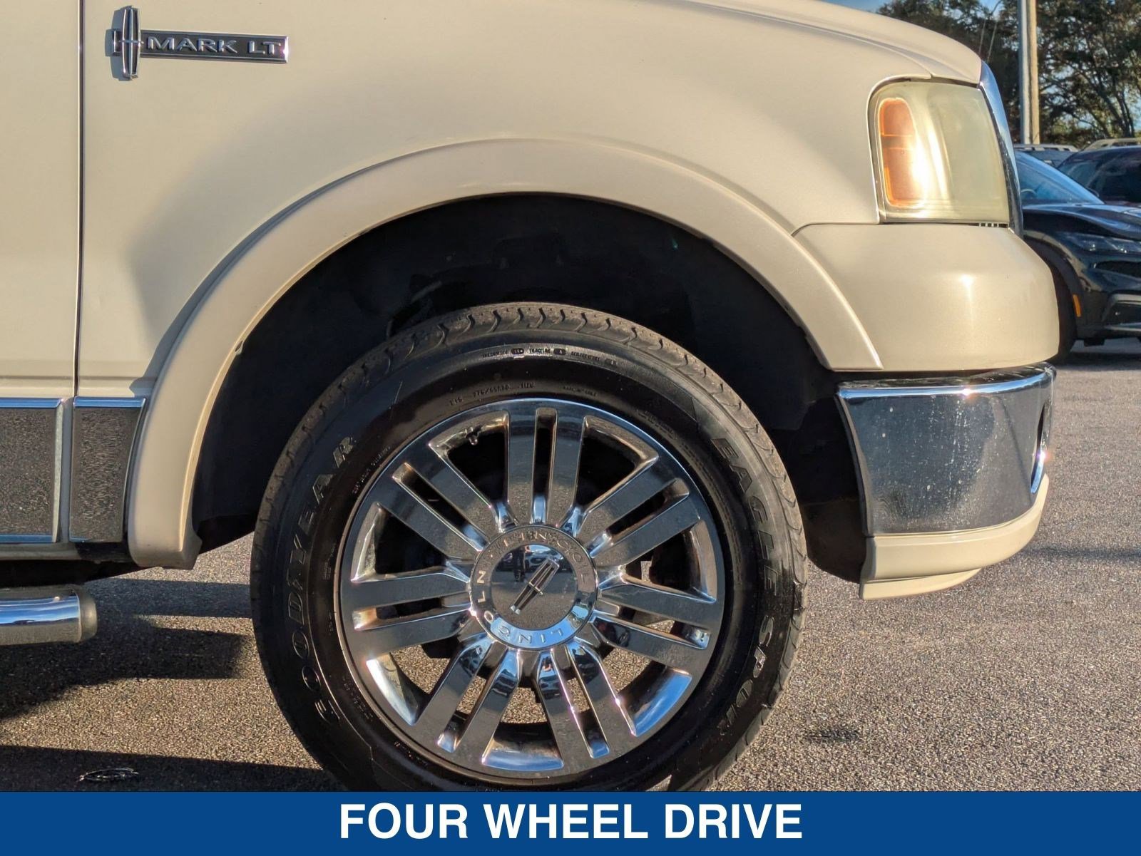 Used 2008 Lincoln Mark LT 4x4 image 11