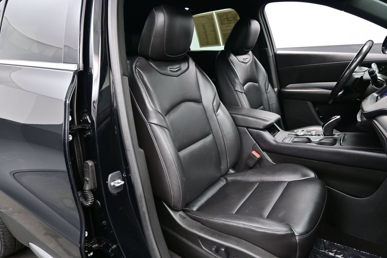 Used 2020 Cadillac XT4 Premium Luxury w/ Technology Package AWD/4WD image 14