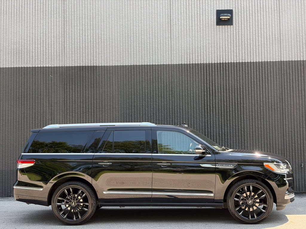 Certified 2022 Lincoln Navigator L Reserve AWD/4WD image 8