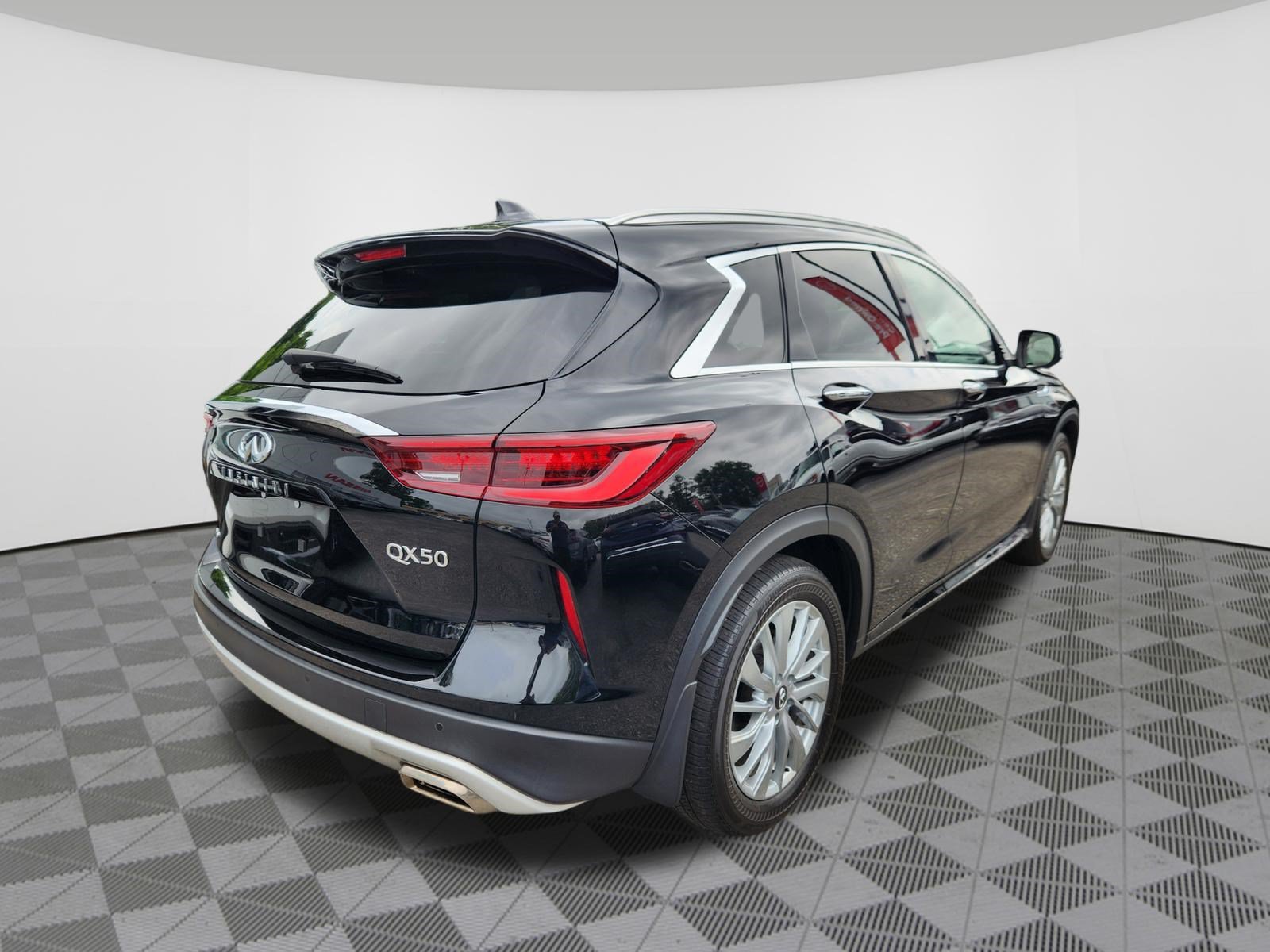 Used 2023 INFINITI QX50 Luxe AWD/4WD image 4