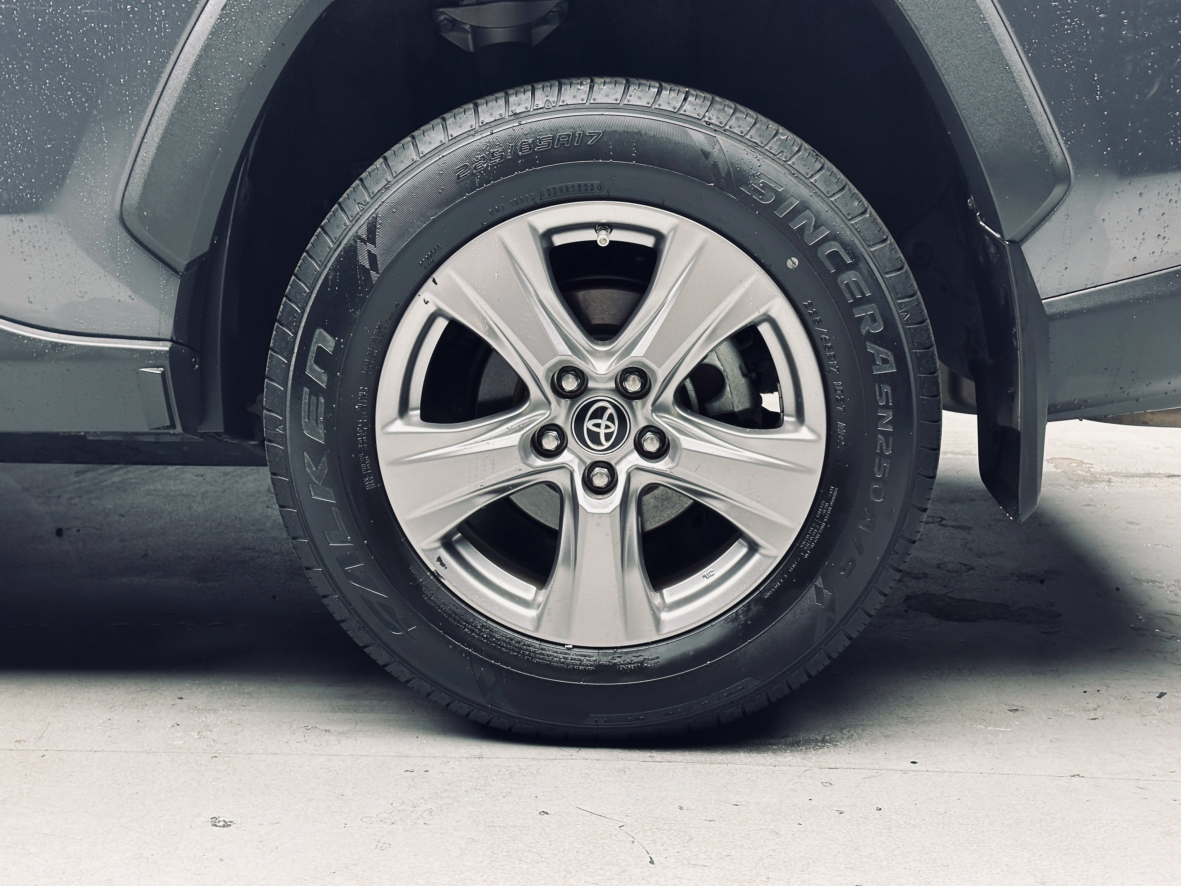 Used 2019 Toyota RAV4 LE w/ Carpet Mat Package FWD image 31