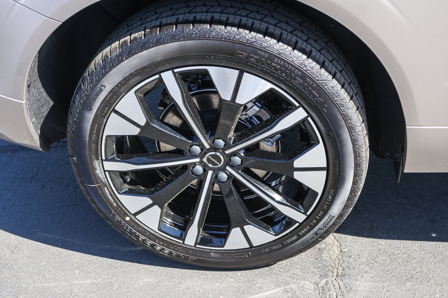 New 2027 Volvo XC60 B5 Plus AWD/4WD image 11