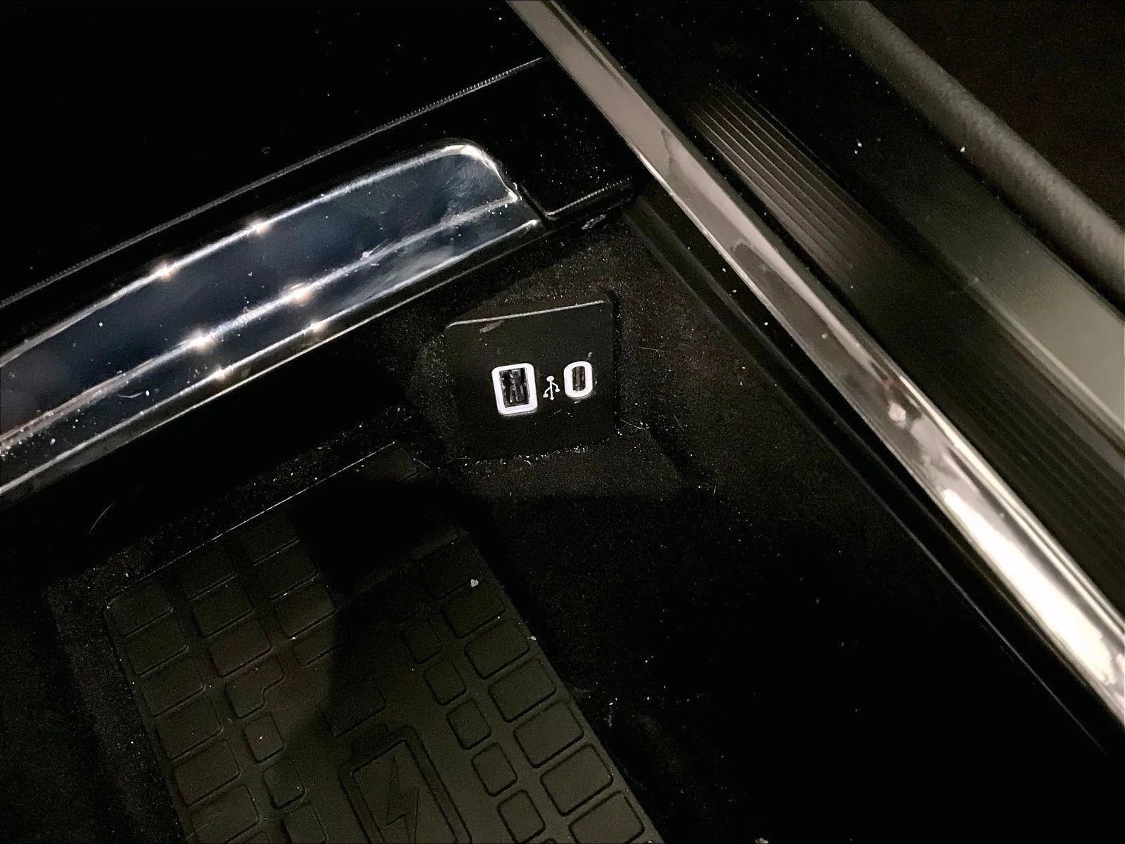 Used 2025 Lincoln Corsair AWD w/ Equipment Group 101A image 31