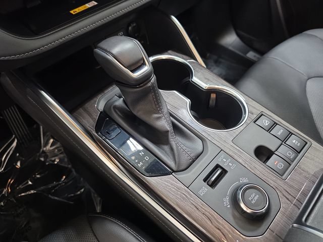 Certified 2025 Toyota Highlander Limited AWD/4WD image 22