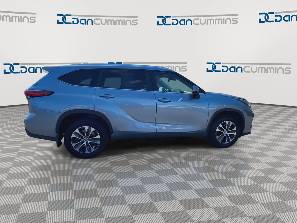 Used 2023 Toyota Highlander XLE AWD/4WD image 9