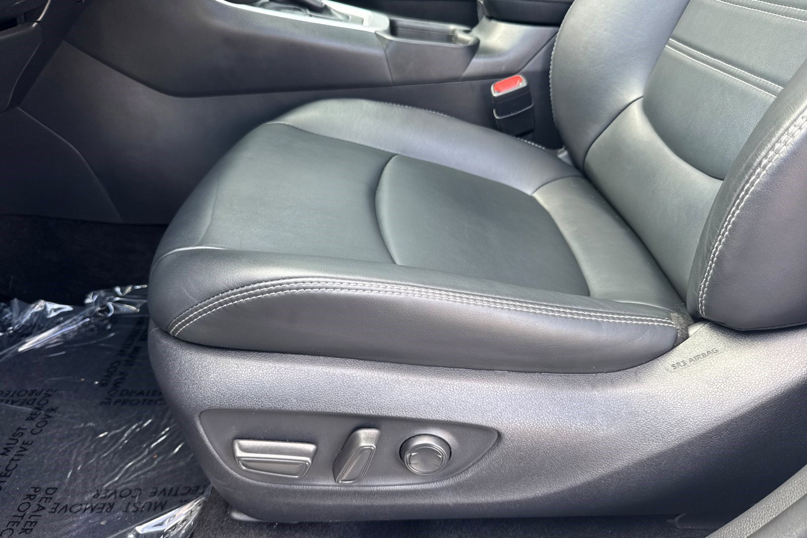 Used 2025 Toyota RAV4 XLE Premium AWD/4WD image 15