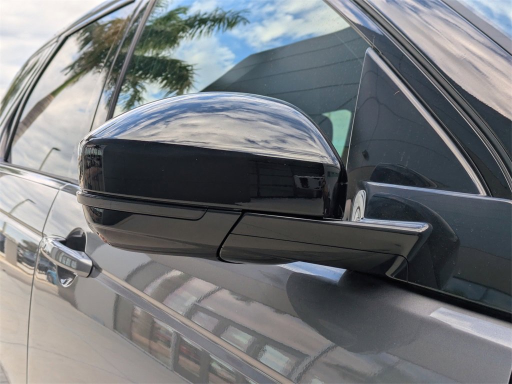 New 2025 Land Rover Discovery Sport Dynamic SE image 12