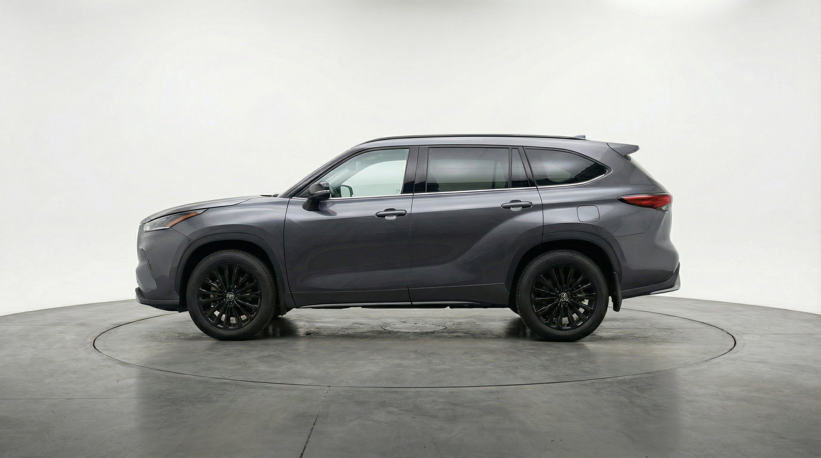 Used 2025 Toyota Highlander XSE AWD/4WD image 5