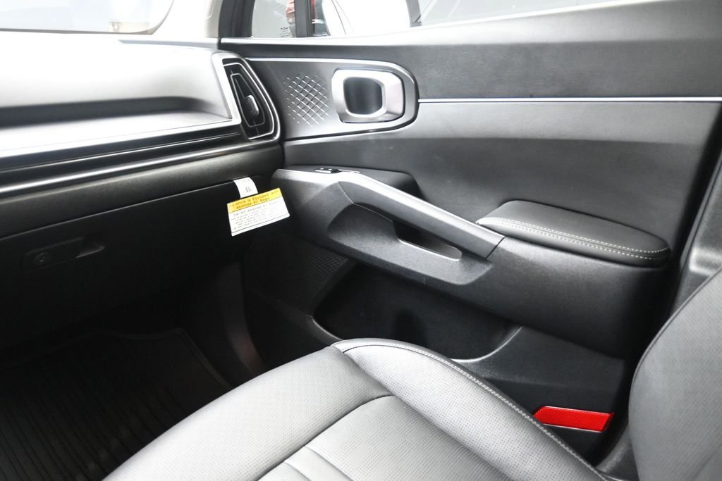 Used 2025 Kia Sorento S AWD/4WD image 25