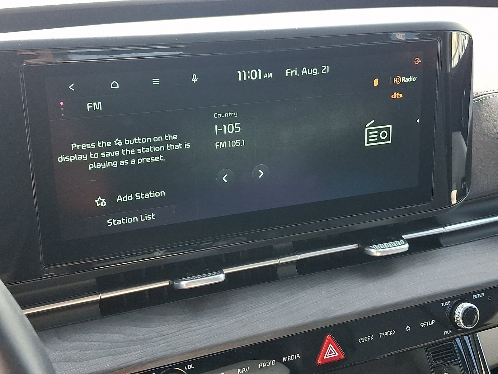 Used 2024 Kia Carnival EX FWD image 18