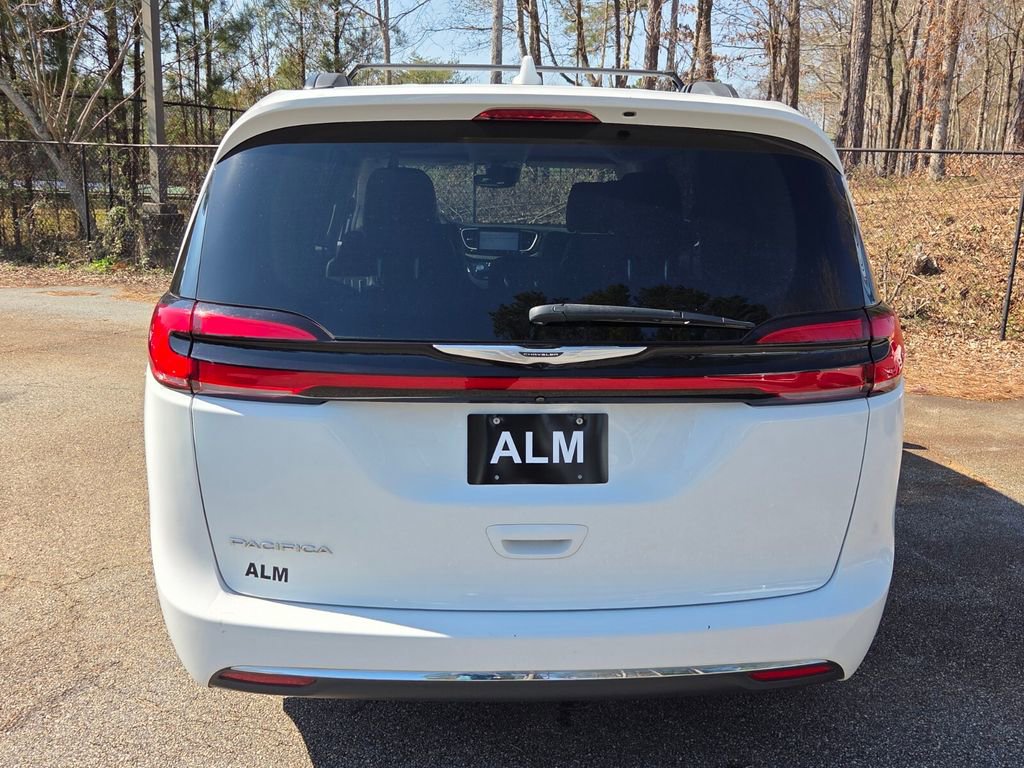 Used 2022 Chrysler Pacifica Touring-L image 12