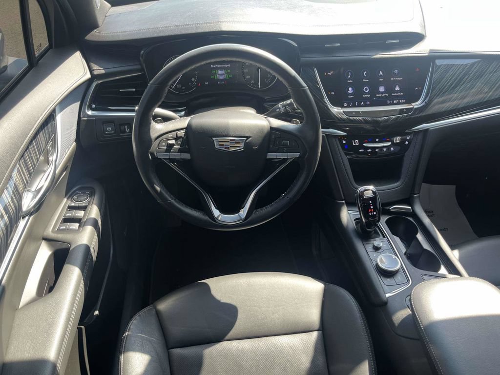 Used 2025 Cadillac XT6 Premium Luxury FWD image 12